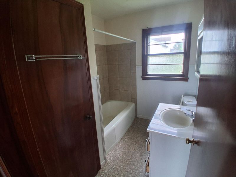 215 Whitehouse Street , Crooksville, OH 43731 Photo 9