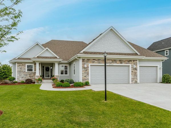 W200N4949 Tamarind WAY, Menomonee Falls, WI 53051