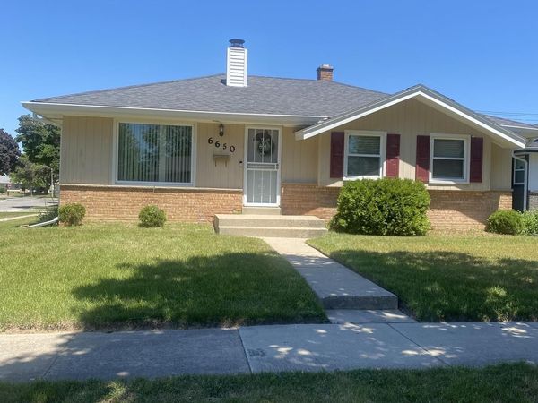 6650 W Clovernook COURT, Milwaukee, WI 53223