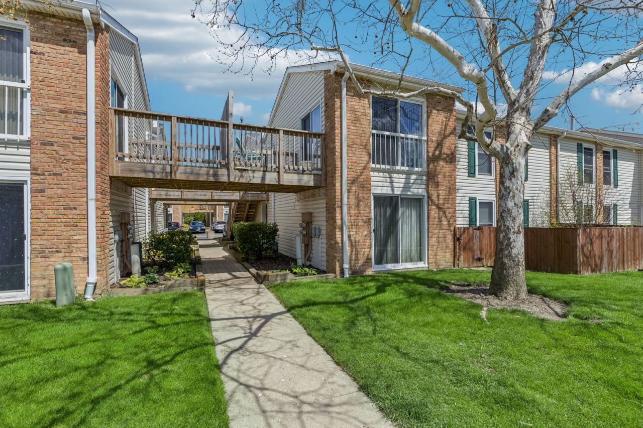 1981 Kenilworth Circle , Hoffman Estates, IL 60169