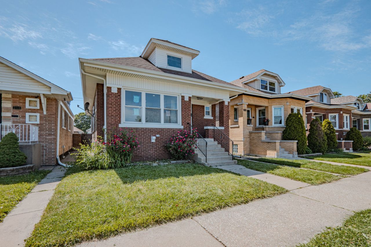 2716 East Avenue , Berwyn, IL 60402