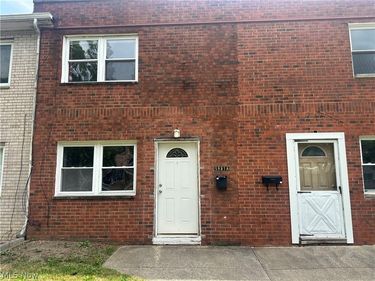 5981 Glenway Drive, Brook Park, OH 44142