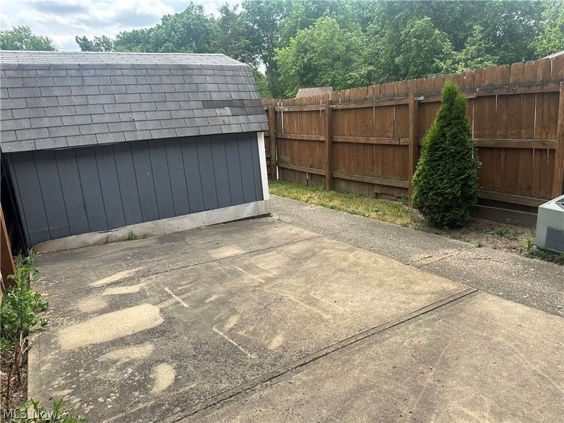 5981 Glenway Drive , Brook Park, OH 44142 Photo 12