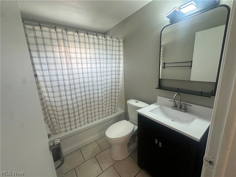 5981 Glenway Drive , Brook Park, OH 44142 Photo 6