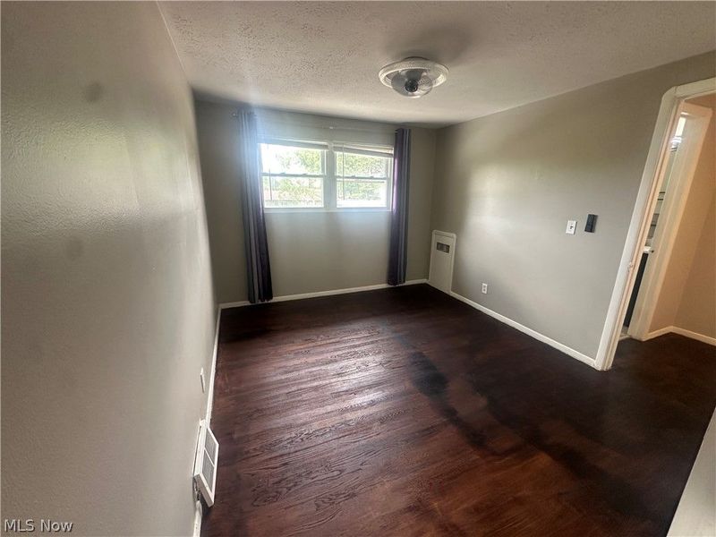 5981 Glenway Drive , Brook Park, OH 44142 Photo 9