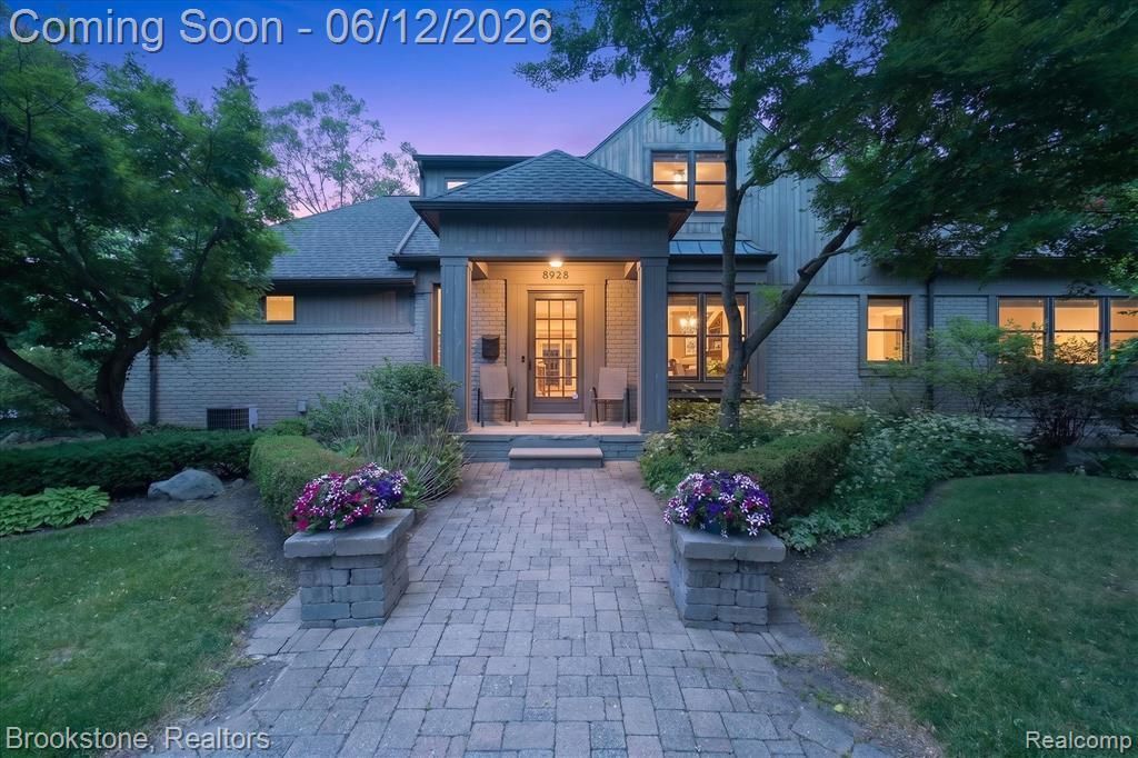 8926 Lincoln Drive, Huntington Woods, MI 48070 Main Photo