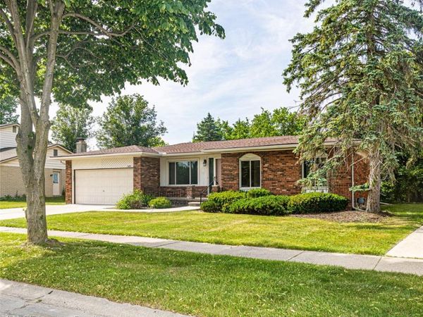 1089 Shallowdale Drive, Troy, MI 48085