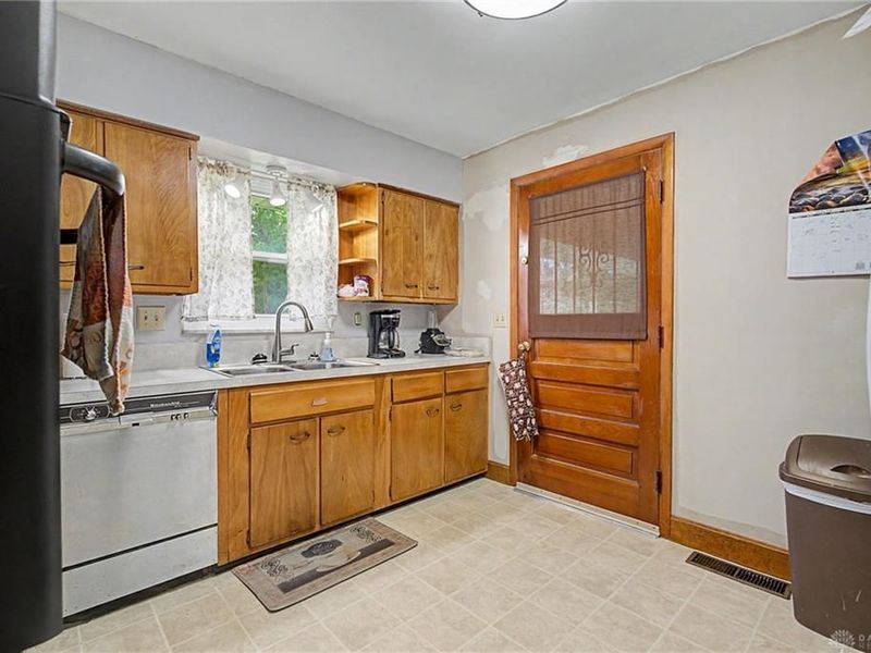 5607 Greencrest Drive, Dayton, OH 45432 Photo 14