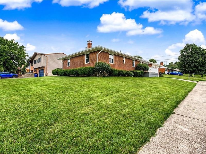 5607 Greencrest Drive, Dayton, OH 45432 Photo 2