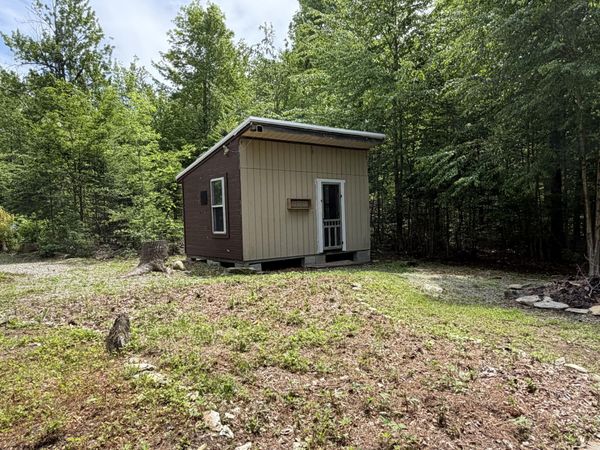 194 Meadow Road , Hudson, ME 04449
