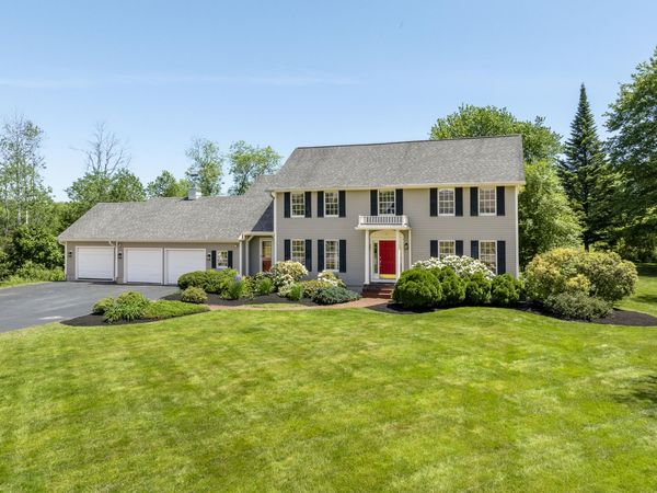 9 Birkdale Road , Falmouth, ME 04105
