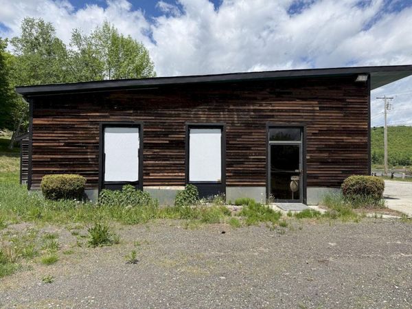 531 Farmington Road , Strong, ME 04983
