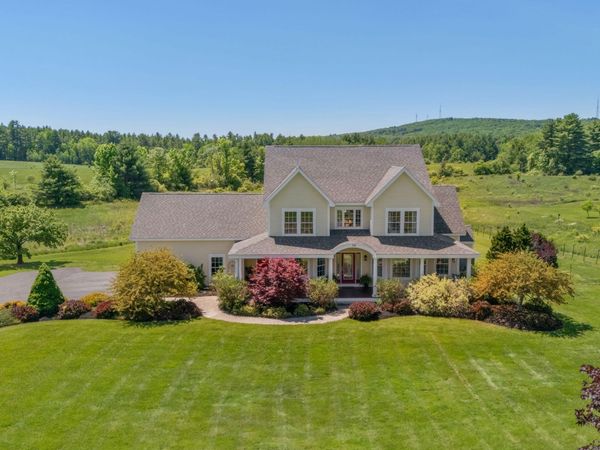18 Linsausiq Way , Falmouth, ME 04105