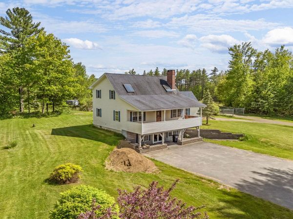 698 Main Road , Carmel, ME 04419