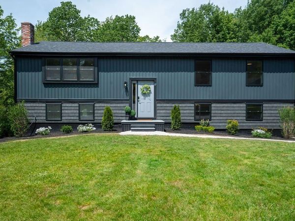 17 Carriage Road , Cumberland, ME 04110