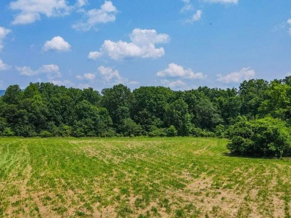 2 Bishop Road , Benton, TN 37307