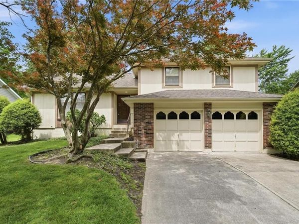 302 NE Noeleen Lane, Lee's Summit, MO 64086