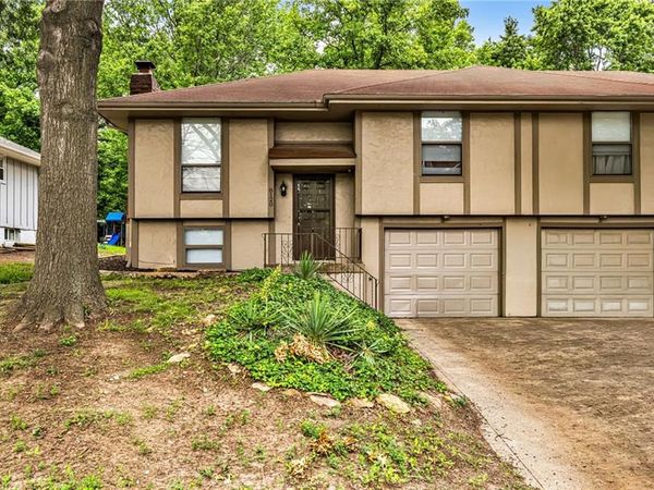 8120-8122 N Stoddard Avenue, Kansas City, MO 64152