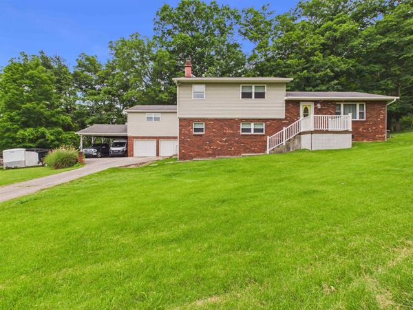 105 May Dr., Huntington, WV 25704