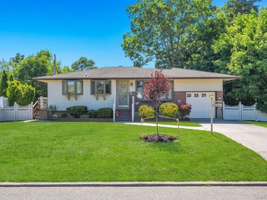 256 W 4th Street , Deer Park, NY 11729