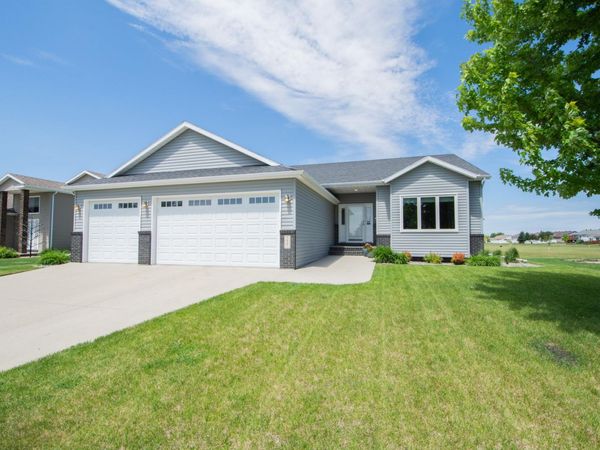 5467 47th Avenue S, Fargo, ND 58104