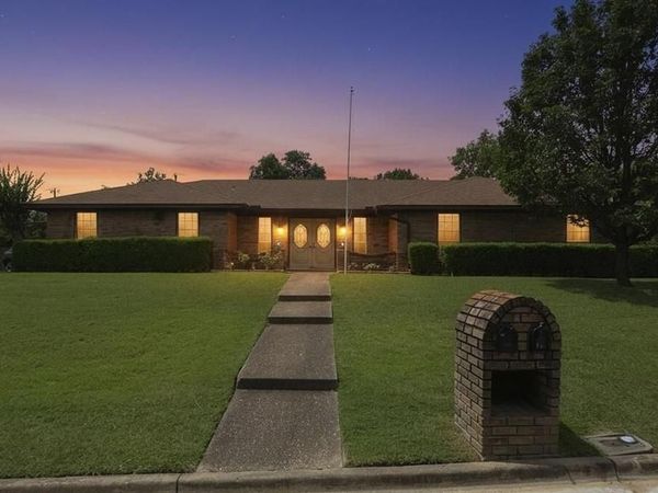131 Patricia Drive, Hewitt, TX 76643