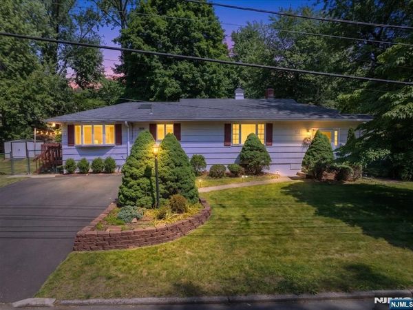 22 Lake Street, HILLSDALE, NJ 07642