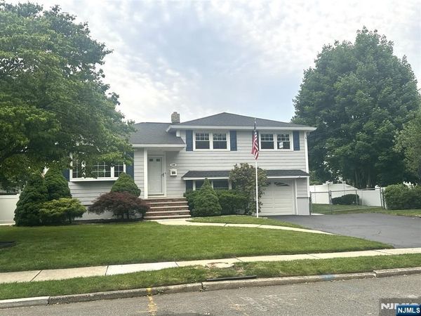 136 Grand Street, NEW MILFORD, NJ 07646