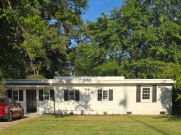 302 Pete Jones Drive, Richlands, NC 28574