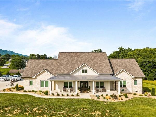 195 Grandview Lane, Jacksboro, TN 37757