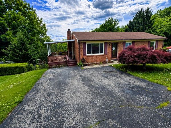 1140 Mineral Springs DR , Vinton, VA 24179