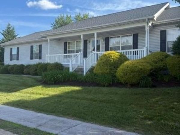 5 KIMBERLY ANN LANE, NEW OXFORD, PA 17350