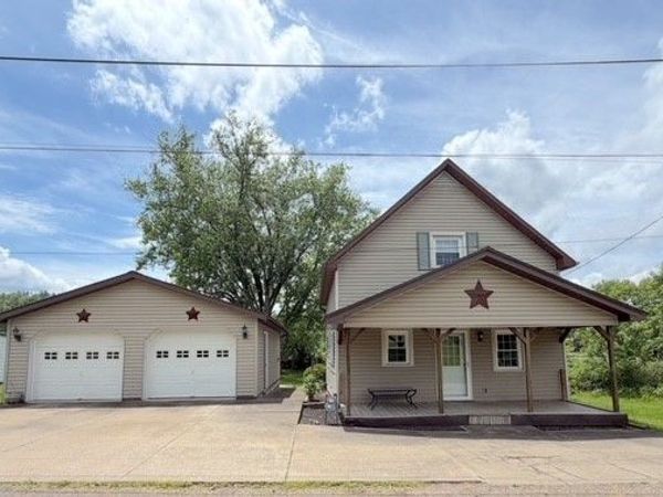 410 Broadway Street , Bowerston, OH 44695