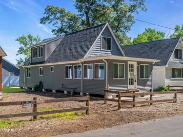 375 E Barnegat Avenue, Bayville, NJ 08721