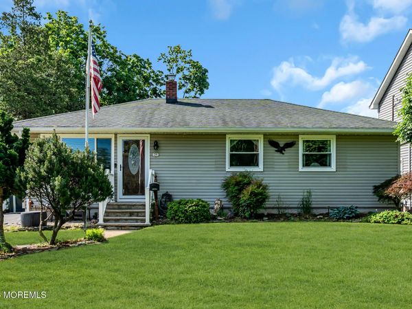 39 Monroe Street, Keyport, NJ 07735