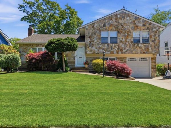 33 Pell Terrace , Garden City, NY 11530