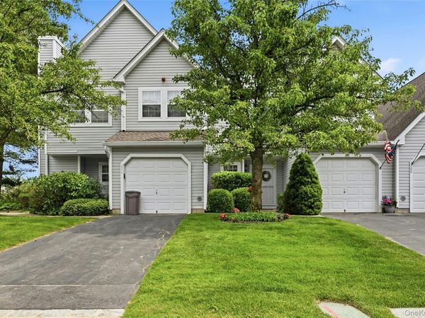 323 Erik Drive , East Setauket, NY 11733