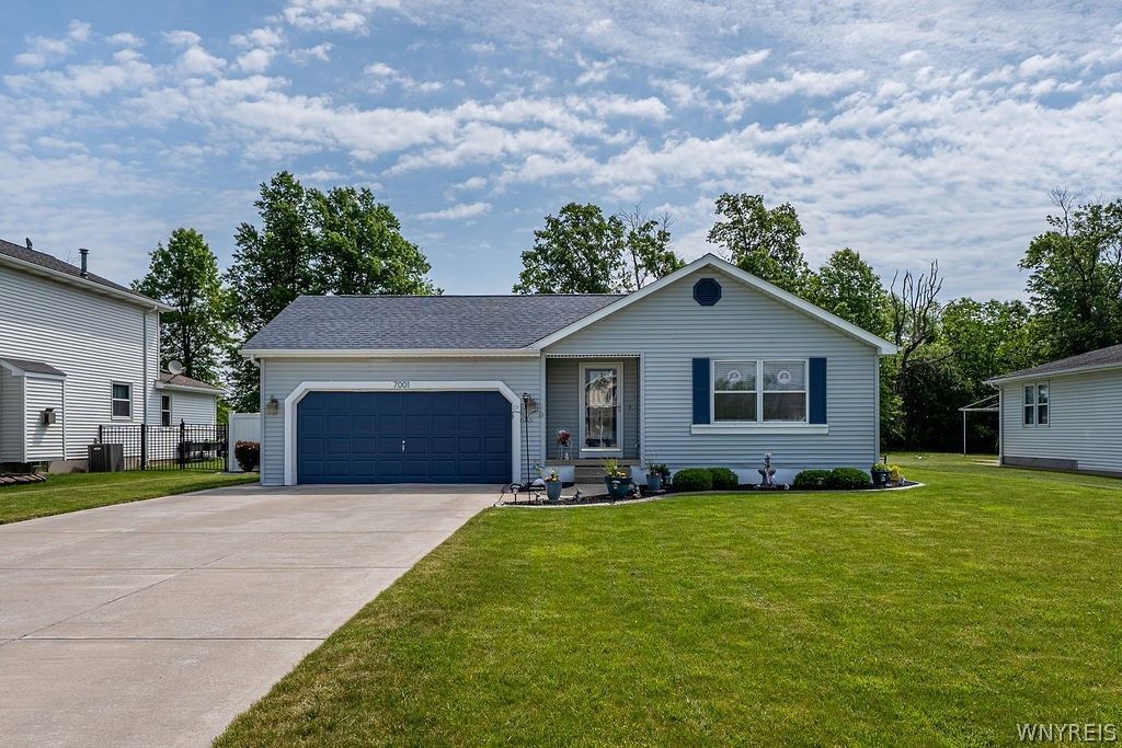 7001 Deborah Lane, Niagara Falls, NY 14304 Main Photo