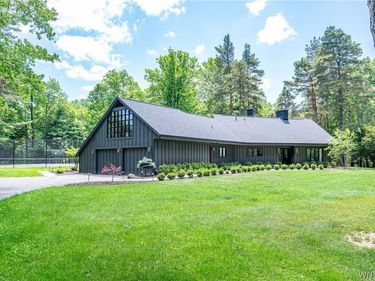 11 Chase Road , Orchard Park, NY 14127