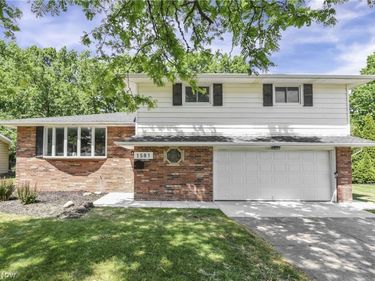 1581 N Circle View Drive, Seven Hills, OH 44131
