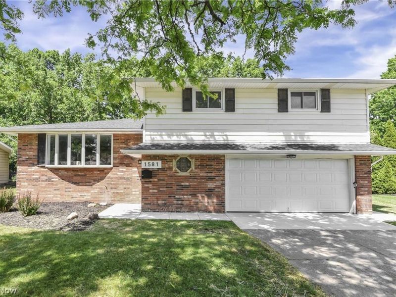 1581 N Circle View Drive , Seven Hills, OH 44131 Photo 1