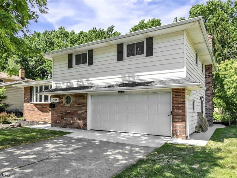1581 N Circle View Drive , Seven Hills, OH 44131 Photo 2