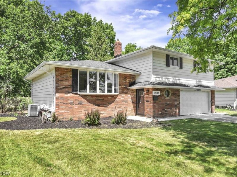 1581 N Circle View Drive , Seven Hills, OH 44131 Photo 3