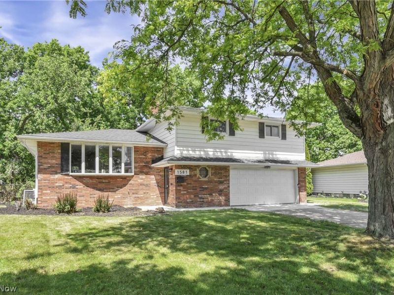 1581 N Circle View Drive , Seven Hills, OH 44131 Photo 4