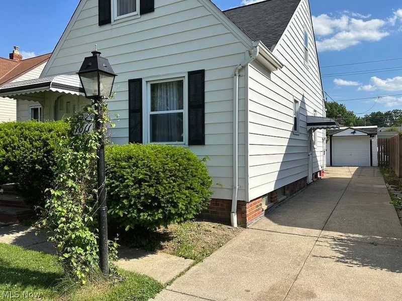 1011 Parkleigh Drive, Parma, OH 44134 Photo 2