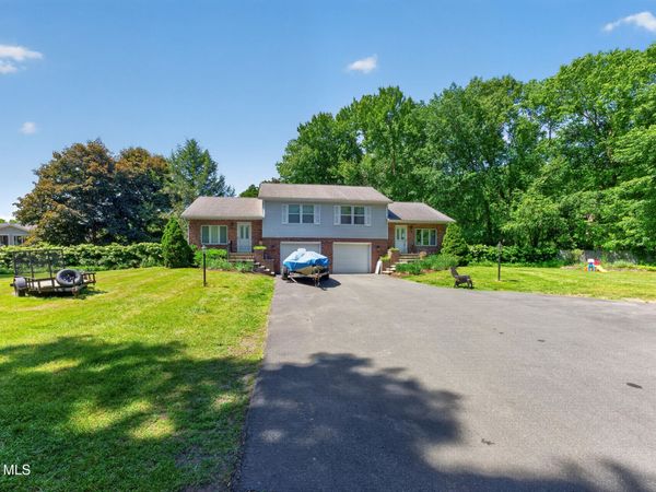 152 Woodin Road, Halfmoon, NY 12065