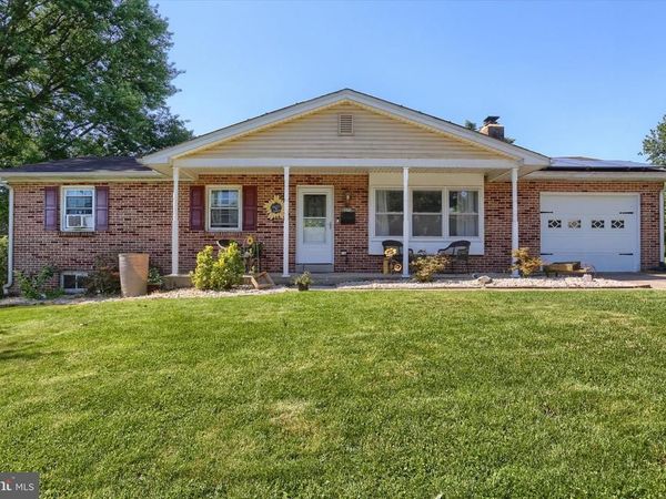 4621 ABBINGTON DRIVE, HARRISBURG, PA 17109