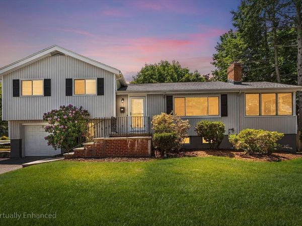 4 June Ln, Newton, MA 02458