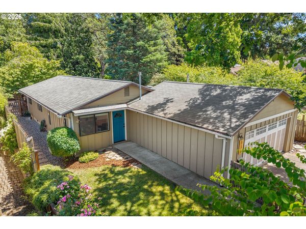 915 7TH ST, Hood River, OR 97031