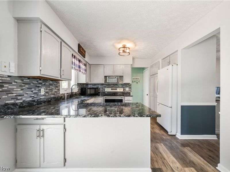 11599 Hoover Avenue NW, Uniontown, OH 44685 Photo 10